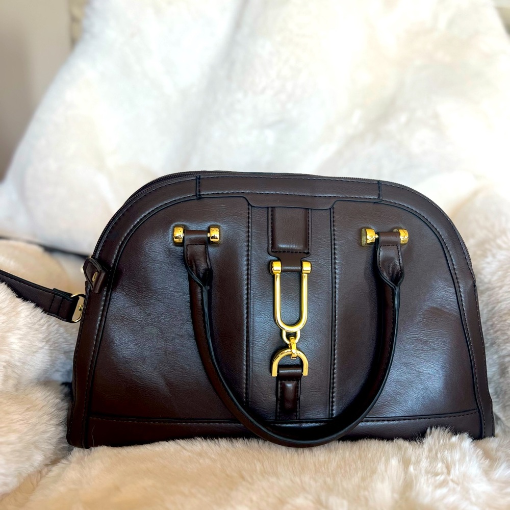New London fog dark chocolate faux leather purse w/3 large organizational parts.